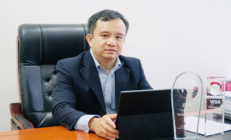 Ông Đặng Công Hoàn, Phó Giám đốc phụ trách  Khối Dịch vụ ngân hàng và tài chính cá nhân kiêm Giám đốc Phát triển sản phẩm Bán lẻ Techcombank