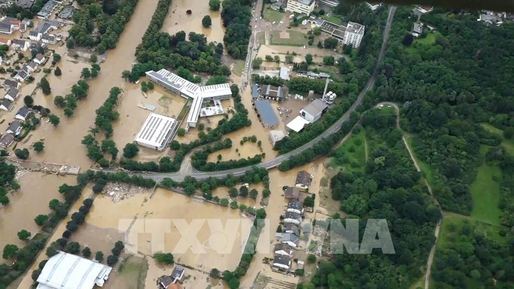 Cảnh ngập lụt do mưa lớn tại Bad Neuenahr - Ahrweiler, miền Tây Đức ngày 15/7/2021. Ảnh: AFP/TTXVN