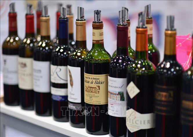 Rượu vang từ Pháp được trưng bày tại một triển lãm ở New York, Mỹ. Ảnh tư liệu: AFP/TTXVN