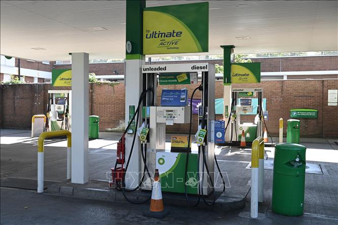 Một trạm xăng đóng cửa do cạn kiệt nhiên liệu tại London, Anh ngày 24/9/2021. Ảnh: AFP/TTXVN