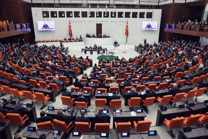 Quang cảnh phiên họp Quốc hội Thổ Nhĩ Kỳ ở Ankara ngày 1/10/2021. Ảnh: AFP/TTXVN