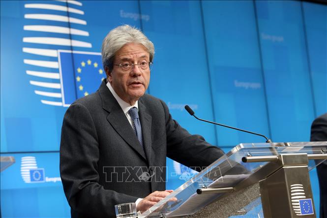 Ủy viên phụ trách các vấn đề kinh tế và thuế của Liên minh châu Âu (EU) Paolo Gentiloni trong cuộc họp báo tại Brussels, Bỉ, ngày 17/2/2020. Ảnh: AFP/TTXVN