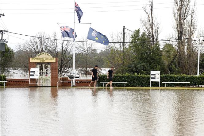 Cảnh ngập lụt sau những trận mưa lớn tại Camden, ngoại ô Sydney, Australia, ngày 3/7/2022. Ảnh: AFP/TTXVN