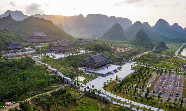 Hà Nam phấn đấu trở thành trung tâm du lịch văn hóa gắn với du lịch văn hóa tâm linh, nghỉ dưỡng, vui chơi, giải trí, thể thao