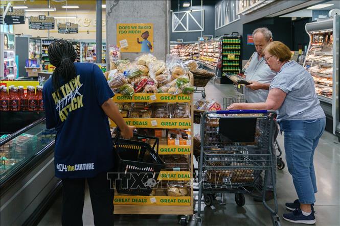 Người dân mua sắm tại siêu thị ở Atlanta, Georgia, Mỹ. Ảnh tư liệu: AFP/TTXVN