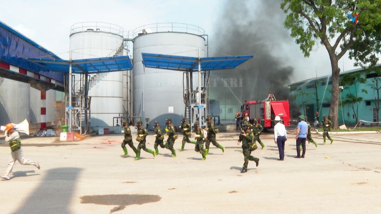 Huấn luyện nâng cao nghiệp vụ phòng cháy, chữa cháy và cứu nạn, cứu hộ cho lực lượng chuyên trách, kiêm nhiệm ứng phó thảm họa cháy, nổ. Ảnh minh họa