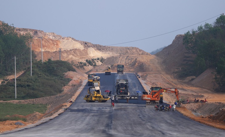 Phấn đấu hoàn thành tuyến chính cao tốc trước ngày 30 tháng 4 năm 2025, hoàn thành toàn bộ 05 Dự án trước ngày 30 tháng 6 năm 2025.