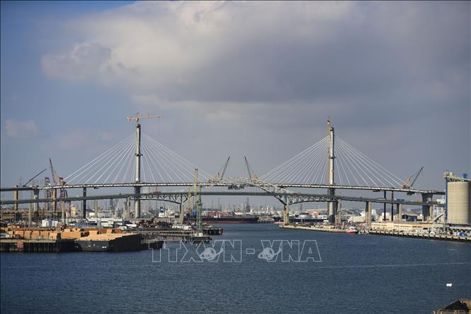 Quang cảnh cảng hàng hóa Long Beach ở California, Mỹ. (Ảnh: THX/TTXVN)