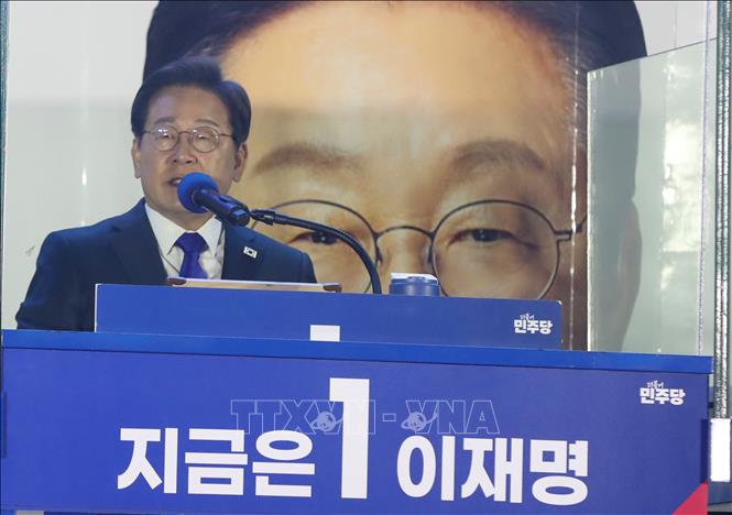 Tân Tổng thống Hàn Quốc Lee Jae-myung phát biểu sau khi đắc cử, tại Seoul ngày 4/6/2025. (Ảnh: YONHAP/TTXVN)
