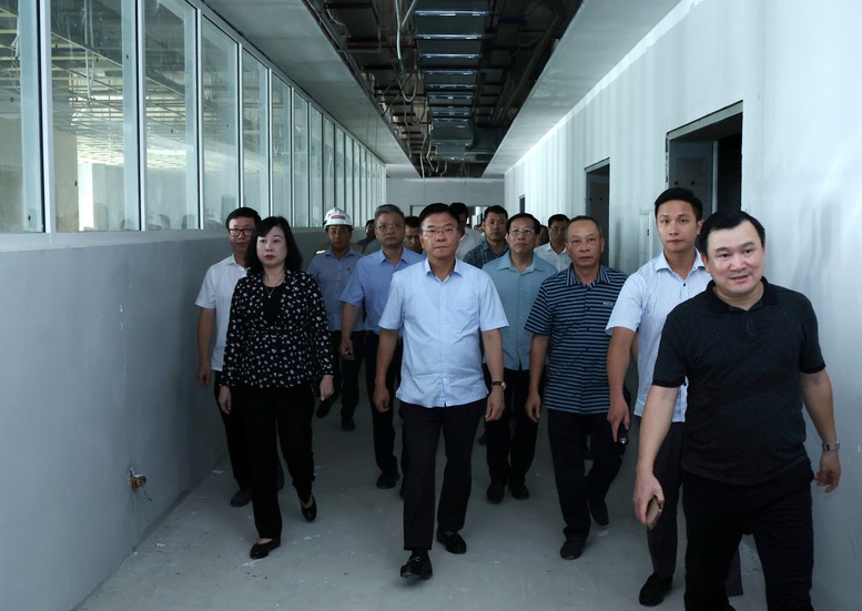Phó Thủ tướng Lê Thành Long và đoàn công tác kiểm tra Dự án cơ sở 2 của Bệnh viện Việt Đức và Bệnh viện Bạch Mai ngày 16/7/2025.