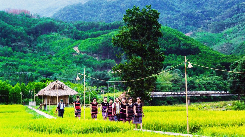 Phát triển du lịch sinh thái, cộng đồng để cụ thể hóa các chương trình mục tiêu quốc gia. 