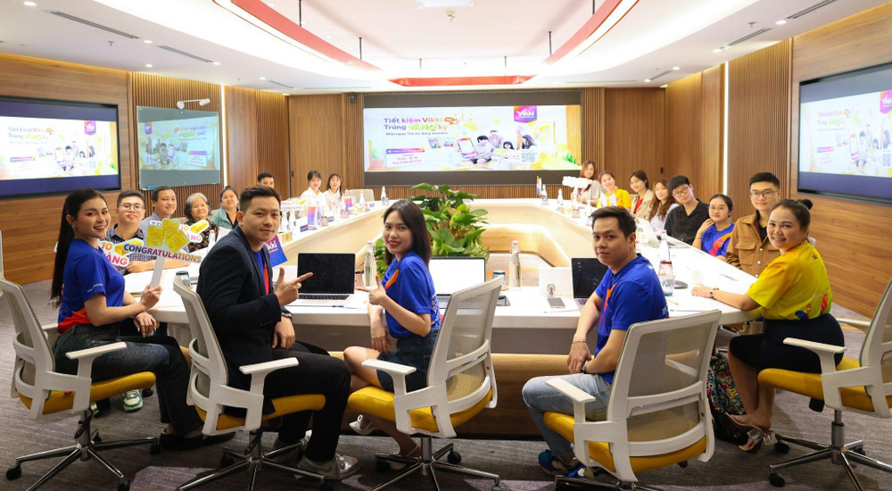 Vikki sẽ tổ chức livestream quay số may mắn “Siêu khuyến mại vàng mỗi tuần” để tìm ra những chủ nhân của chỉ vàng giá trị.