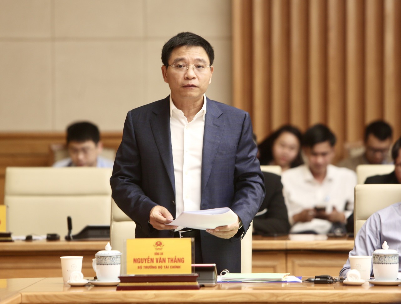 Bộ trưởng Bộ tài chính Nguyễn Văn Thắng trình bày tại hội nghị. (Ảnh: Đức Minh)