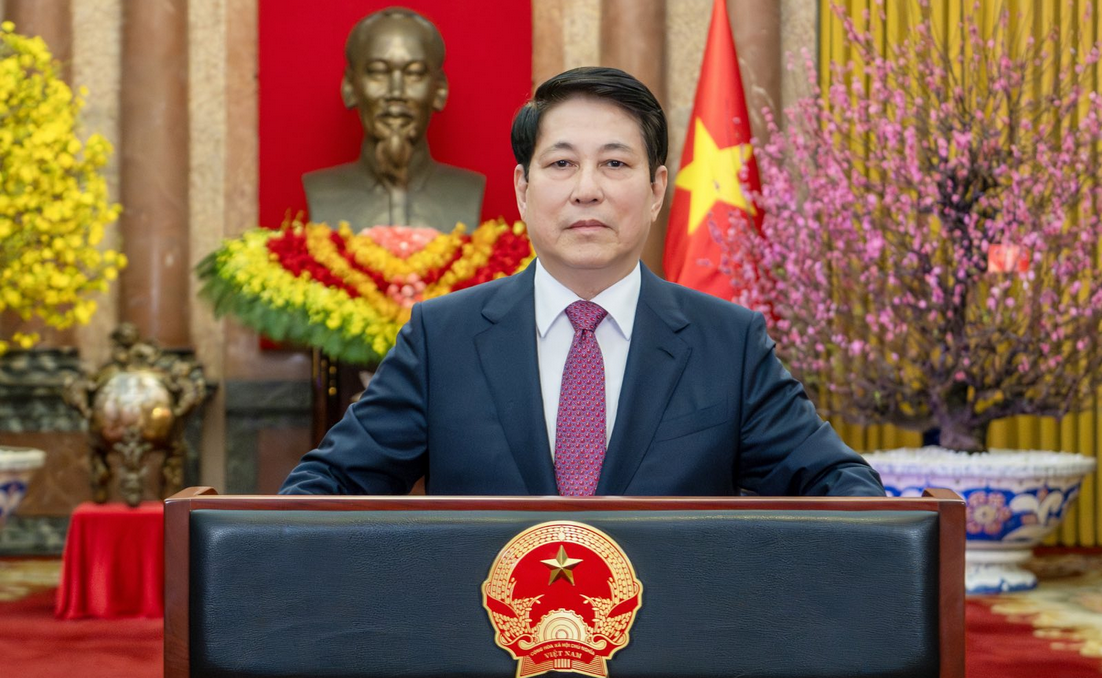 Chủ tịch nước Lương Cường gửi lời ch&uacute;c Tết tới đồng b&agrave;o, đồng ch&iacute;, chiến sĩ cả nước v&agrave; kiều b&agrave;o ta ở nước ngo&agrave;i v&agrave;o thời khắc Giao thừa thi&ecirc;ng li&ecirc;ng bước sang năm mới B&iacute;nh Ngọ 2026.