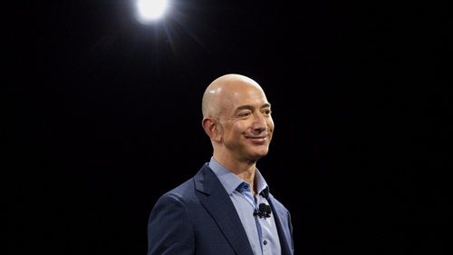 Nhà sáng lập Amazon - Jeff Bezos hiện là người giàu thứ 4 thế giới. Ảnh: Bloomberg