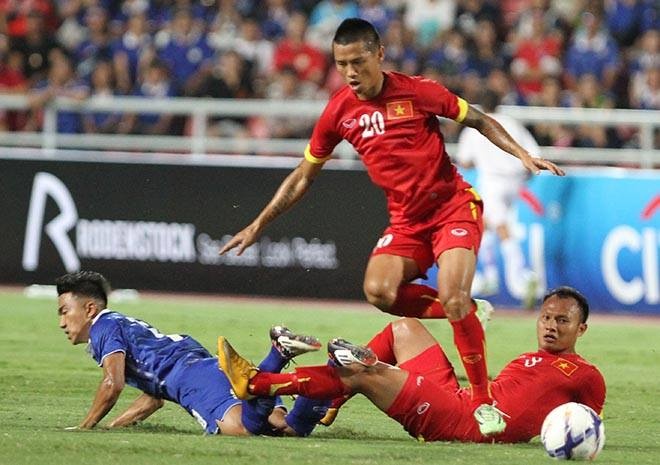 Cầu thủ Việt Nam thi đấu quyết liệt, nhưng có nhiều pha phạm lỗi gây lo ngại