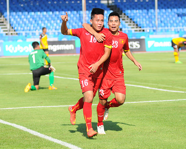 Tiền đạo Lê Thanh Bình ghi bàn thắng đầu tiên cho U23 Viêt Nam tại SEA Games 28