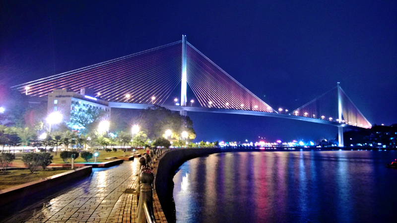 Hình ảnh Cầu Bãi Cháy về đêm (ảnh: Baoquangninh.vn)