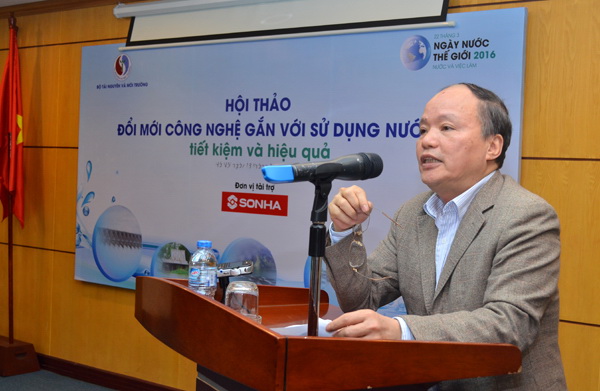 Ông Lê Hữu Thuần, Phó Cục trưởng Cục Quản lý Tài nguyên nước phát biểu tại Hội thảo