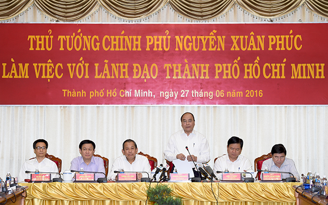 Thủ tướng Nguyễn Xuân Phúc và các Phó thủ tướng làm việc với lãnh đạo TP.HCM ngày 27/6