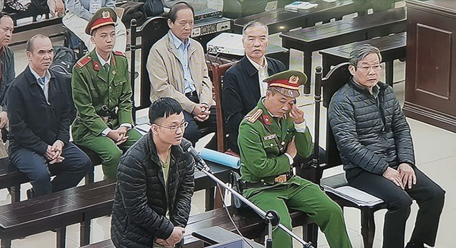 Bị cáo Hoàng Duy Quang khai trước tòa