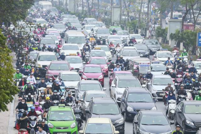 Năm 2017, dân số Hà Nội đã lên đến trên 9,6 triệu người, lớn hơn dân số dự báo đến năm 2030- Ảnh: QP