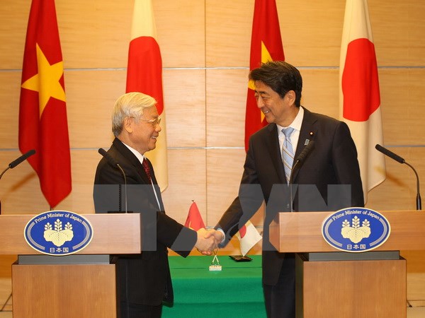 Tổng Bí thư Nguyễn Phú Trọng và Thủ tướng Nhật Bản Shinzo Abe sau khi kết thúc họp báo chung. Ảnh: Vietnam+