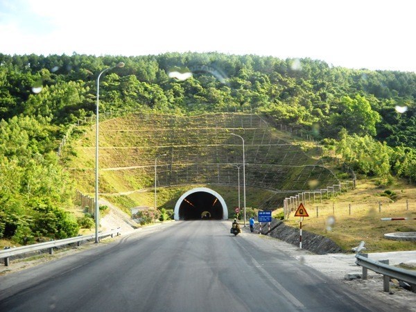 Hầm đường bộ Đèo Ngang