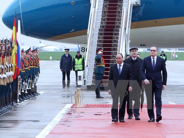 Lễ đón Thủ tướng Nguyễn Xuân Phúc tại sân bay quốc tế Vnukovo 2 (Moskva, Nga) (Ảnh: Thống Nhất/TTXVN)