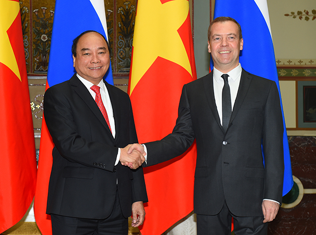 Thủ tướng Nguyễn Xuân Phúc hội đàm với Thủ tướng Dmitry Medvedev (Ảnh: VGP)