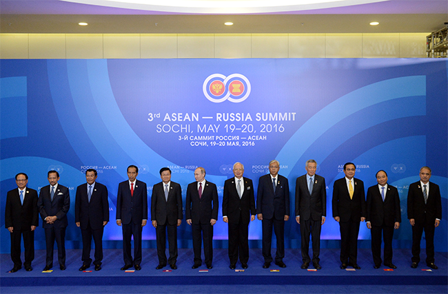 Các nhà lãnh đạo ASEAN và Tổng thống Liên bang Nga V.Putin (Ảnh: BTC)