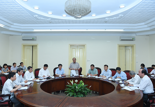 Thủ tướng Nguyễn Xuân Phúc yêu cầu kiên quyết giữ vững các mục tiêu, chỉ tiêu kinh tế-xã hội đã đề ra (Ảnh: VGP)