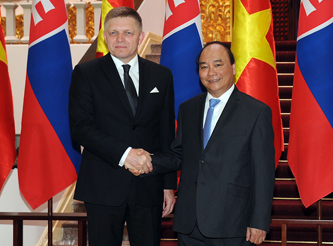 Thủ tướng Nguyễn Xuân Phúc và Thủ tướng Slovakia Robert Fico hội đàm