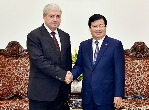 Phó Thủ tướng Trịnh Đình Dũng và Phó Thủ tướng Belarus Vladimir Semashko (Ảnh: VGP/Nhật Bắc)