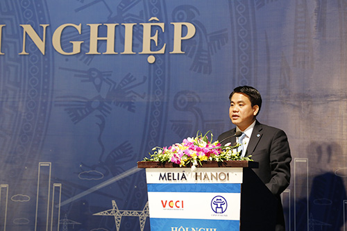 Chủ tịch UBND TP. Hà Nội Nguyễn Đức Chung giải đáp thắc mắc của các doanh nghiệp tại hội nghị sáng 28/11