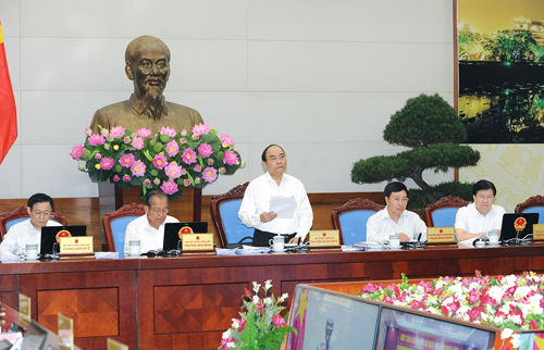 Thủ tướng Nguyễn Xuân Phúc đề nghị tại phiên họp quan trọng này, các thành viên Chính phủ, các địa phương tập trung vào đề xuất giải pháp cụ thể. Ảnh: VGP/Quang Hiếu