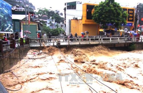 Mưa lớn khiến mực nước ở suối thị trấn Vinh Quang, huyện Hoàng Su Phì, tỉnh Hà Giang dâng cao. (Ảnh: Đức Long/TTXVN)