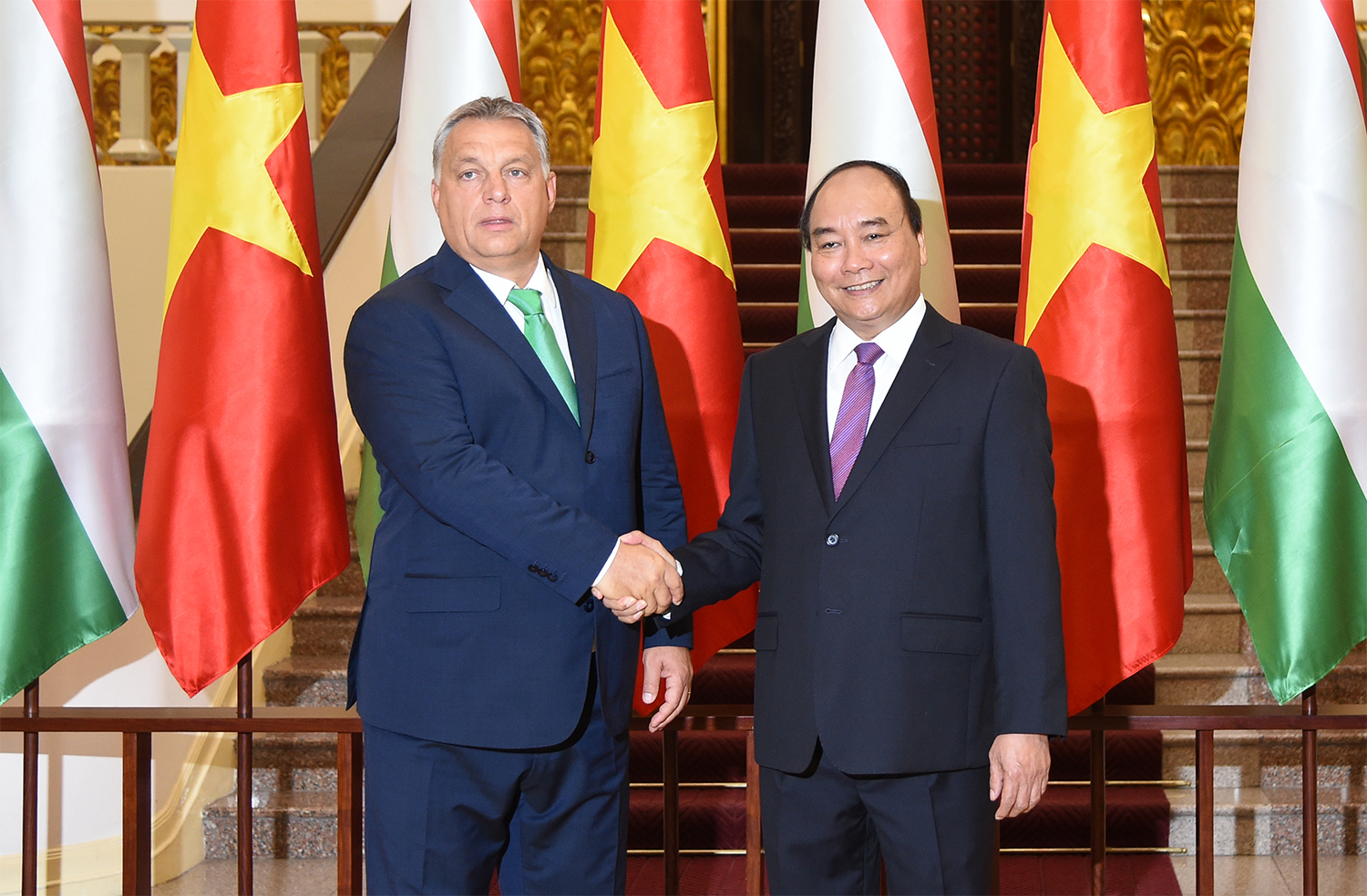 Thủ tướng Nguyễn Xuân Phúc và Thủ tướng Hungary Orbán Viktor (Ảnh: VGP/Quang Hiếu)