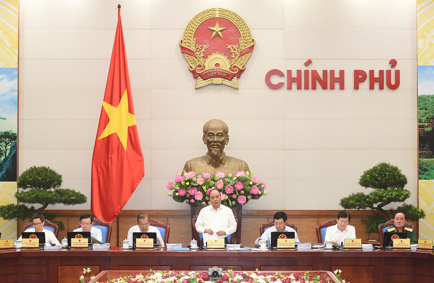 Thủ tướng Nguyễn Xuân Phúc phát biểu phiên họp Chính phủ thường kỳ tháng 9 (Ảnh: VGP/Quang Hiếu)