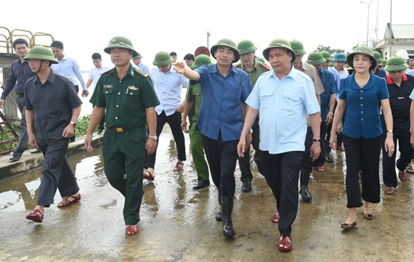 Thủ tướng thị sát đập tràn Lạc Khoái, Gia Viễn, Ninh Bình