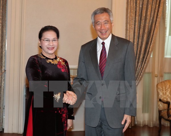 Chủ tịch Quốc hội Nguyễn Thị Kim Ngân hội kiến với Thủ tướng Singapore Lý Hiển Long