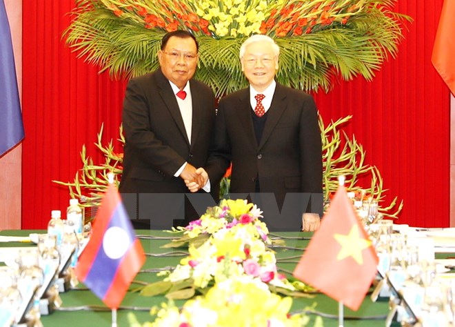 Tổng Bí thư Nguyễn Phú Trọng đón Tổng Bí thư, Chủ tịch nước Lào Bounnhang Vorachith. (Ảnh: Trí Dũng/TTXVN)