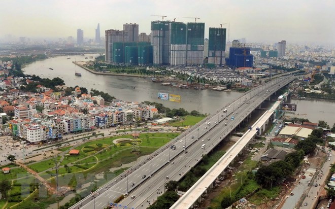 Cầu vượt đường sắt đô thị tuyến Metro số 1 vượt sông Sài Gòn (Ảnh: Vietnam+)