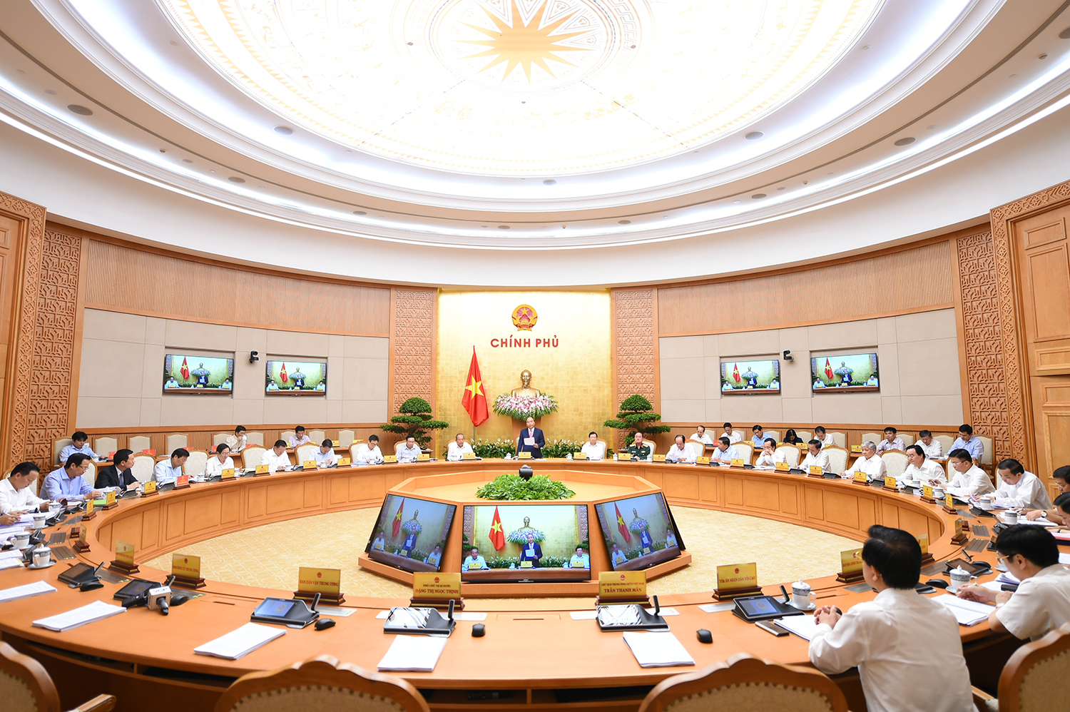 Thủ tướng Nguyễn Xuân Phúc chủ trì phiên họp Chính phủ thường kỳ tháng 7/2018