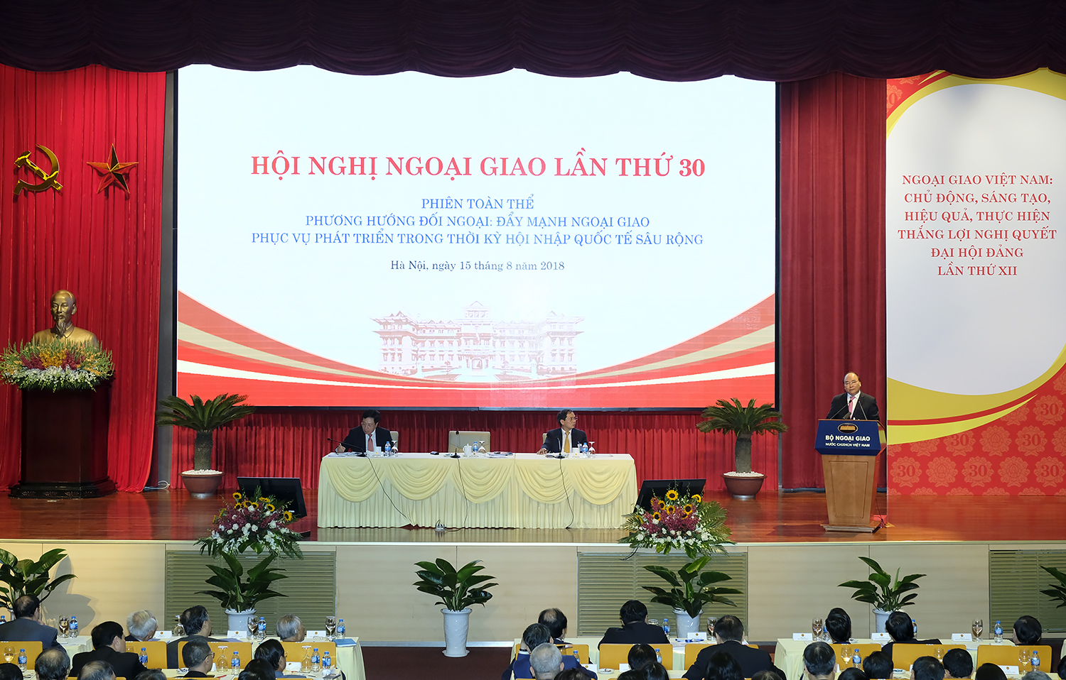 Thủ tướng Nguyễn Xuân Phúc phát biểu tại Phiên họp
