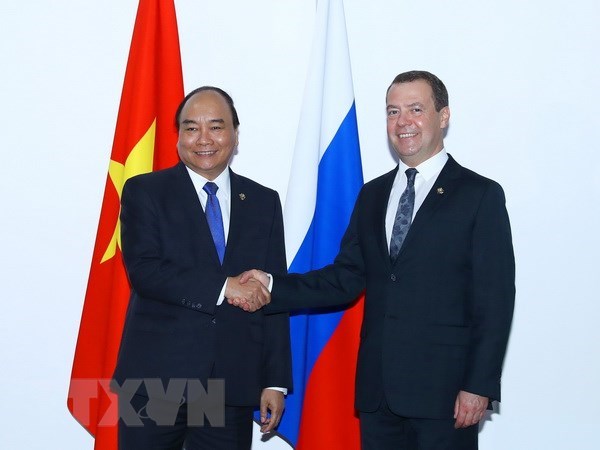 Thủ tướng Nguyễn Xuân Phúc gặp Thủ tướng Nga Dmitry Medvedev hồi tháng 11/2017. (Ảnh: Thống Nhất/TTXVN)