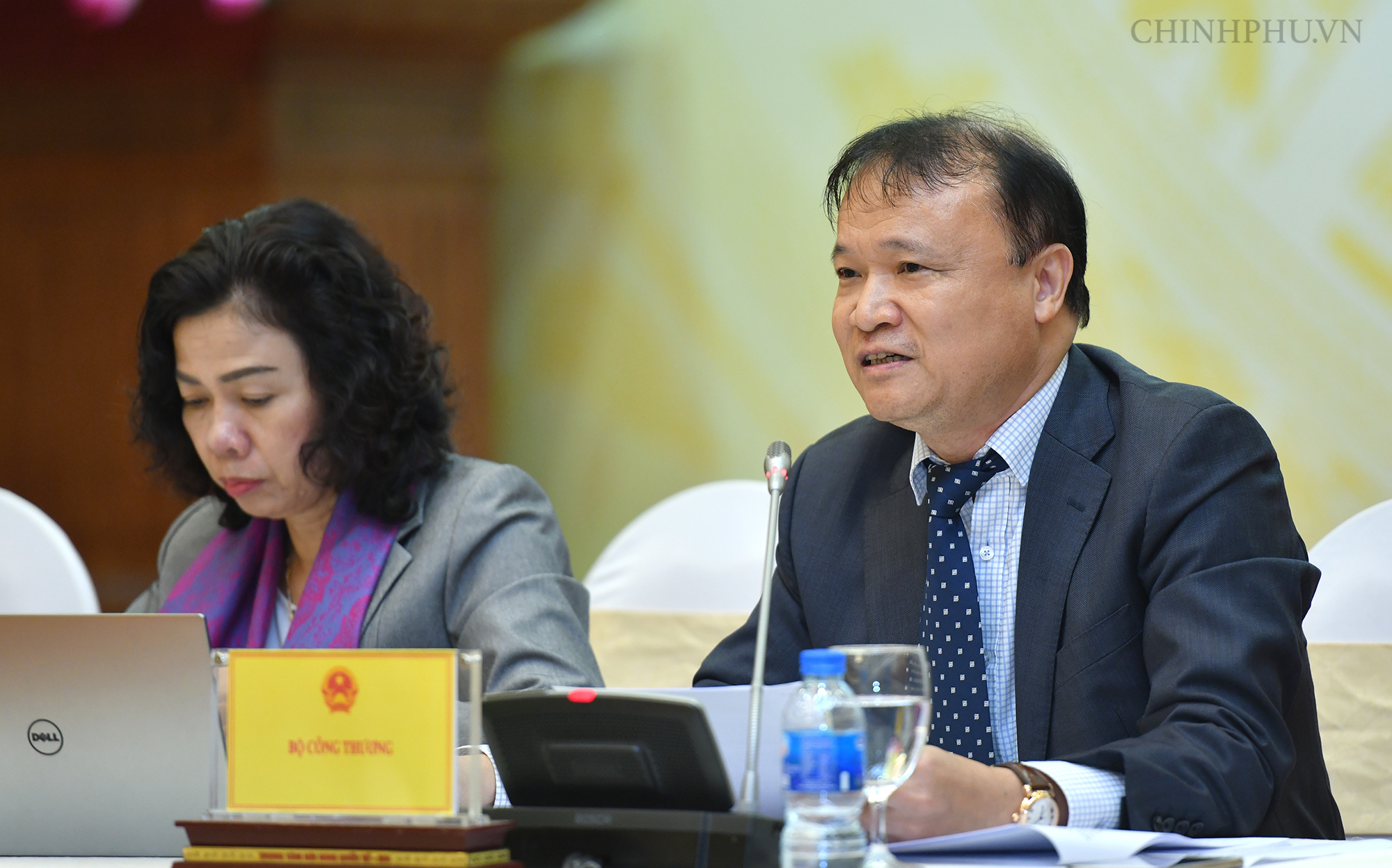 Thứ trưởng Bộ Công Thương Đỗ Thắng Hải trao đổi tại cuộc họp báo Chính phủ thường kỳ chiều 3/12 (Ảnh: Chinhphu.vn)