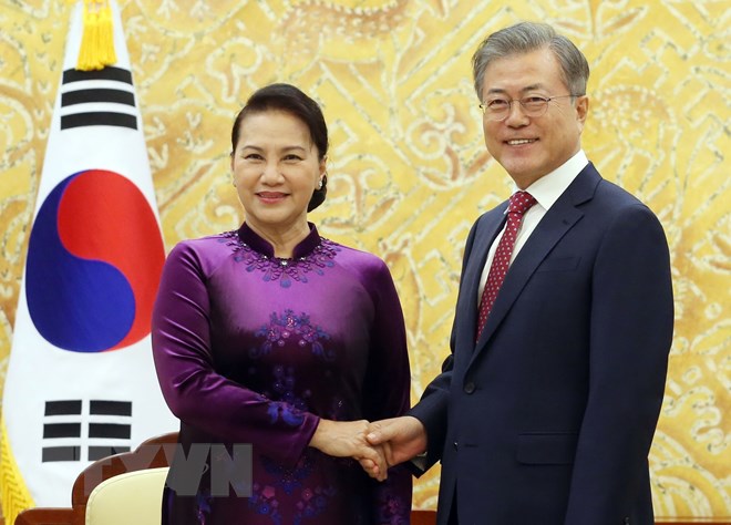 Chủ tịch Quốc hội Nguyễn Thị Kim hội kiến Tổng thống Hàn Quốc Moon Jae-in (Ảnh: Trọng Đức/TTXVN)