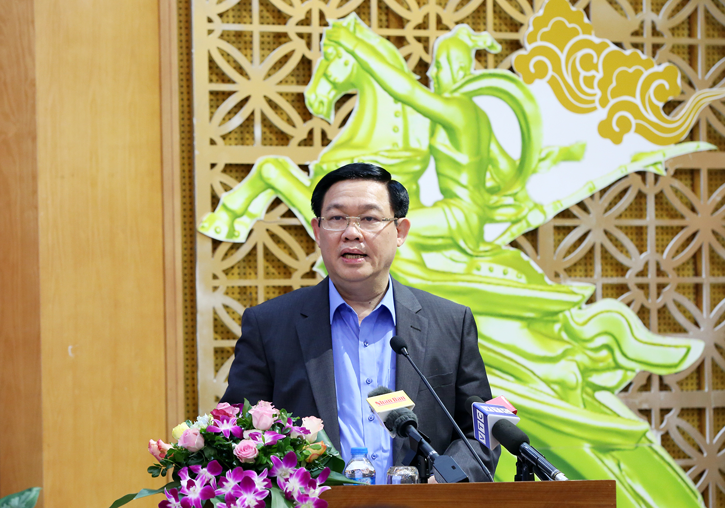 Phó Thủ tướng Vương Đình Huệ phát biểu tại Hội nghị (Ảnh: VGP)