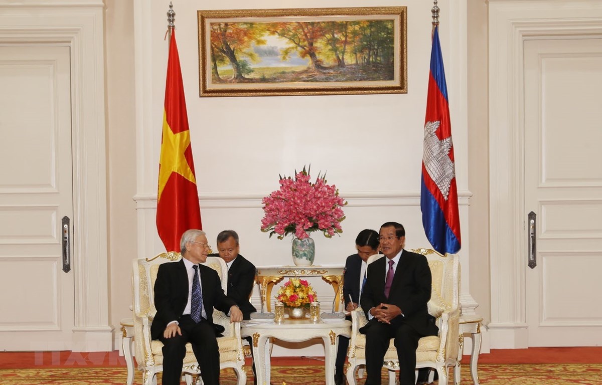 Tổng Bí thư, Chủ tịch nước Nguyễn Phú Trọng hội kiến với Thủ tướng Chính phủ Hoàng gia Campuchia Samdech Hun Sen (Ảnh: Trí Dũng/TTXVN)